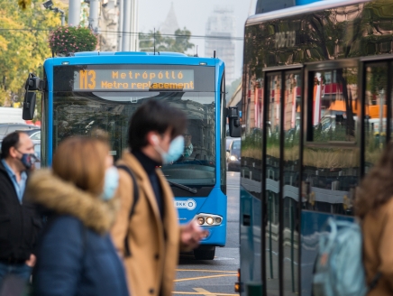 Két novemberi vasárnap az M3-as metró helyett a Lehel tér és Kőbánya-Kispest között pótlóbusz közlekedik